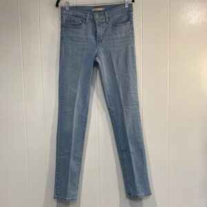 Levi’s 314 Shaping Straight Jeans | Light Wash Stretch Denim | Size 28